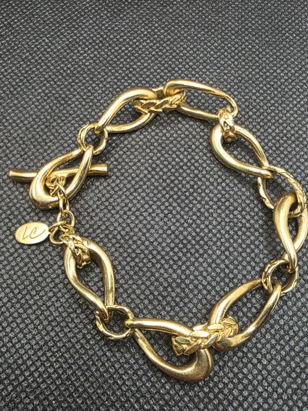 Liz Claiborne Gold Tone Chunky Oval Link Toggle Bracelet 7.5 Inch